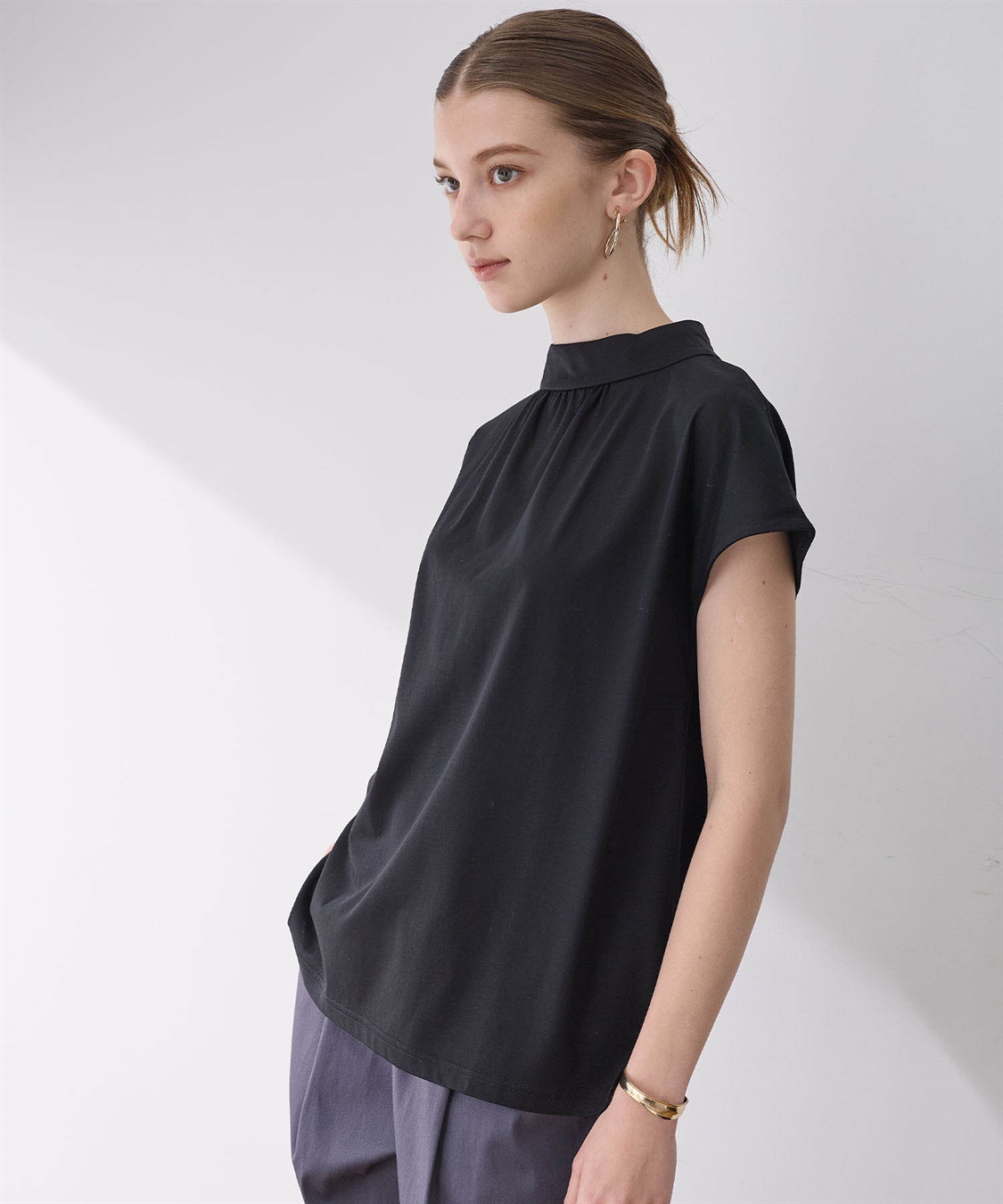 LE SOUK HOLIDAY 【接触冷感】ギャザーネックフレンチスリーブTシャツ_sub_4