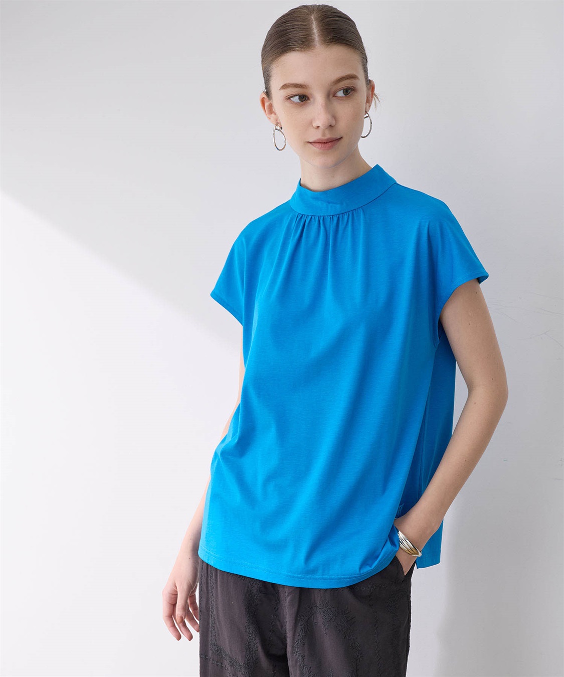 LE SOUK HOLIDAY 【接触冷感】ギャザーネックフレンチスリーブTシャツ_sub_8