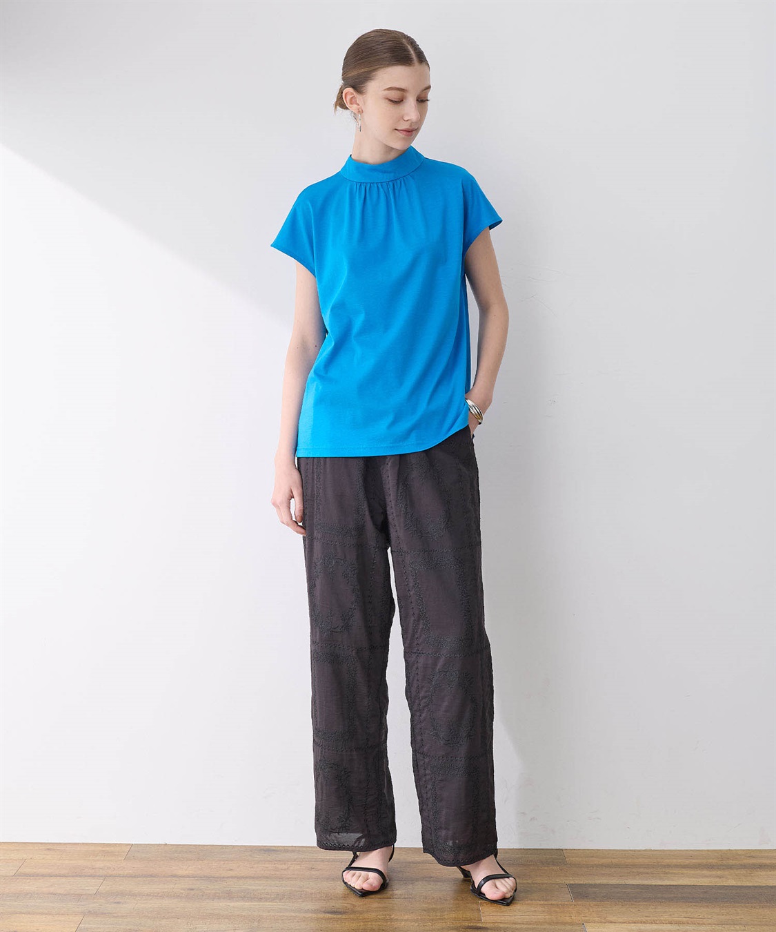 LE SOUK HOLIDAY 【接触冷感】ギャザーネックフレンチスリーブTシャツ_sub_14