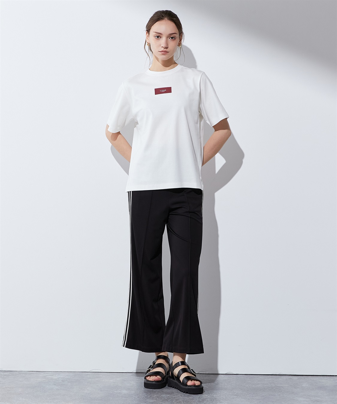 接触冷感・汗じみ防止】ボックスロゴTシャツ LE SOUK HOLIDAY｜クロス