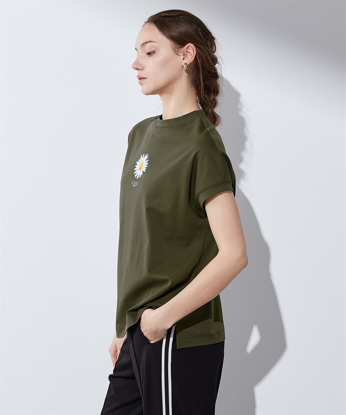 LE SOUK HOLIDAY 【接触冷感・汗じみ防止】フラワープリントTシャツ_sub_2