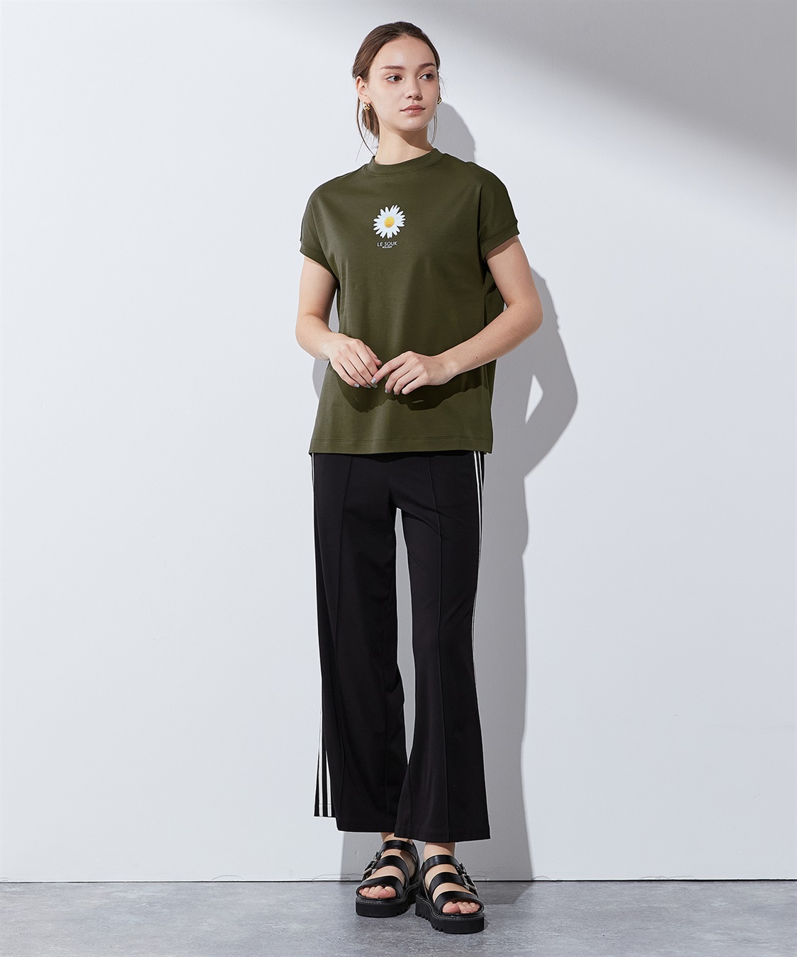 LE SOUK HOLIDAY 【接触冷感・汗じみ防止】フラワープリントTシャツ_sub_6