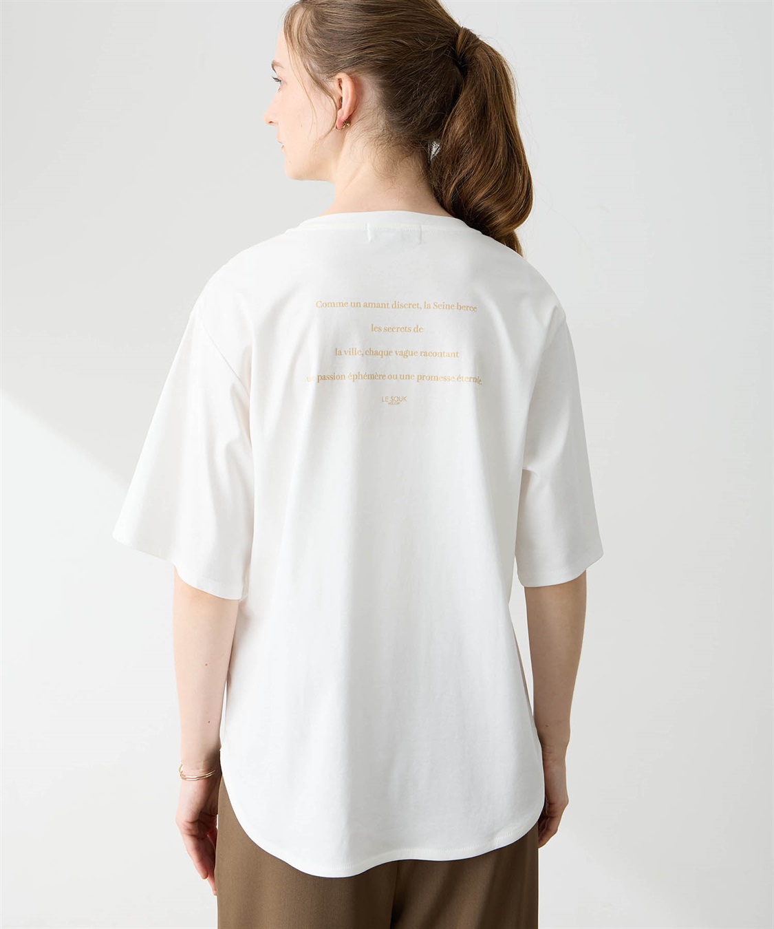 LE SOUK HOLIDAY ラウンドヘムバックプリントTシャツ【接触冷感・吸水速乾】_sub_3