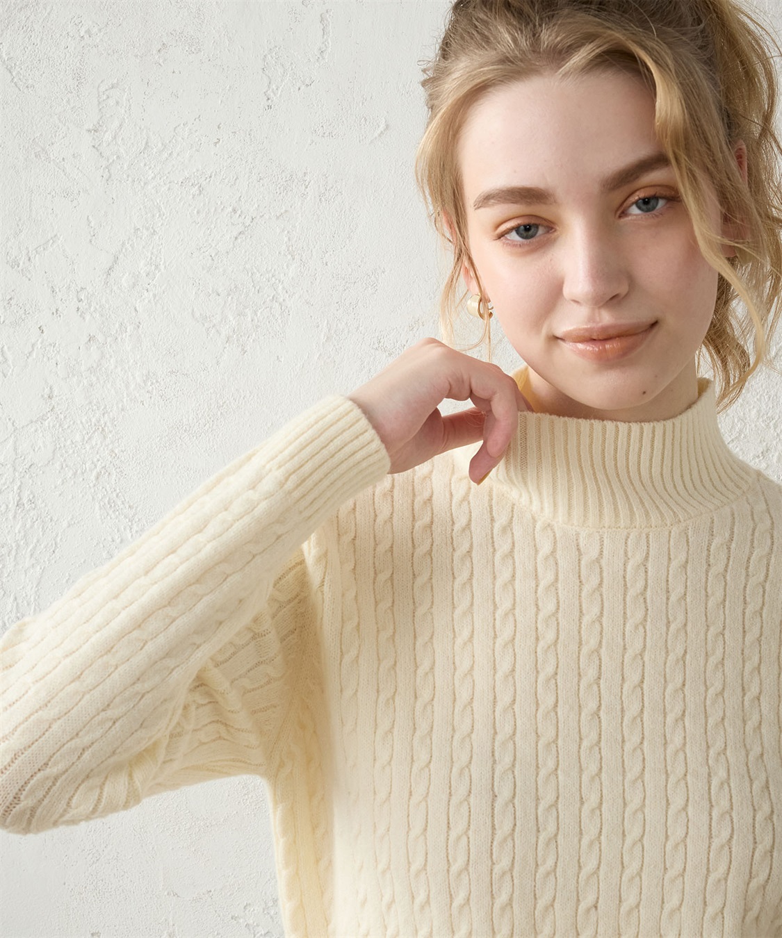 ケーブルニット ハイネックプルオーバー LE SOUK HOLIDAY｜クロス