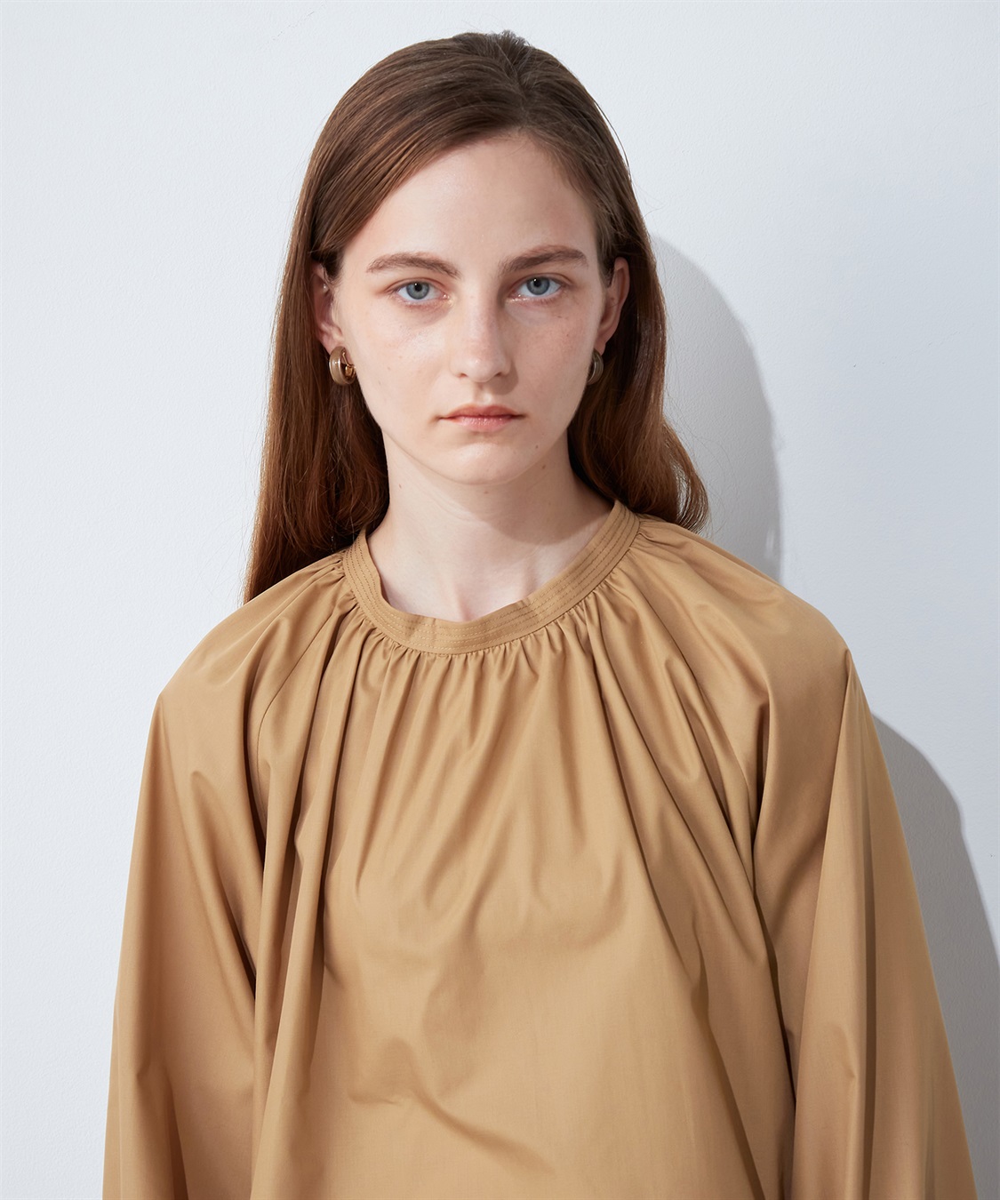 ギャザーネックブラウス LE SOUK HOLIDAY｜クロスプラス公式通販サイト