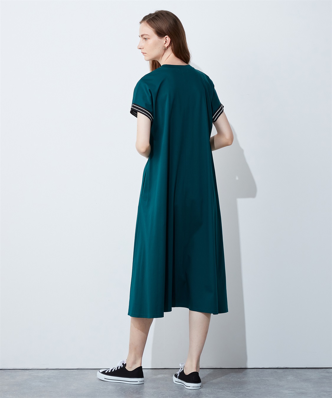 テープ使いモックネックワンピース LE SOUK HOLIDAY｜クロス