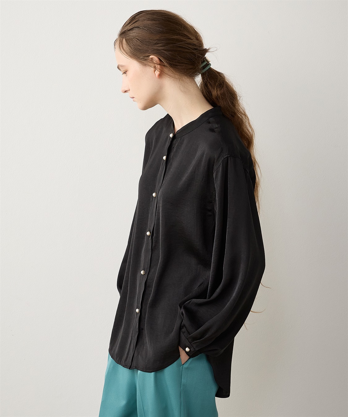 パールボタンブラウス LE SOUK HOLIDAY｜クロスプラス公式通販サイト