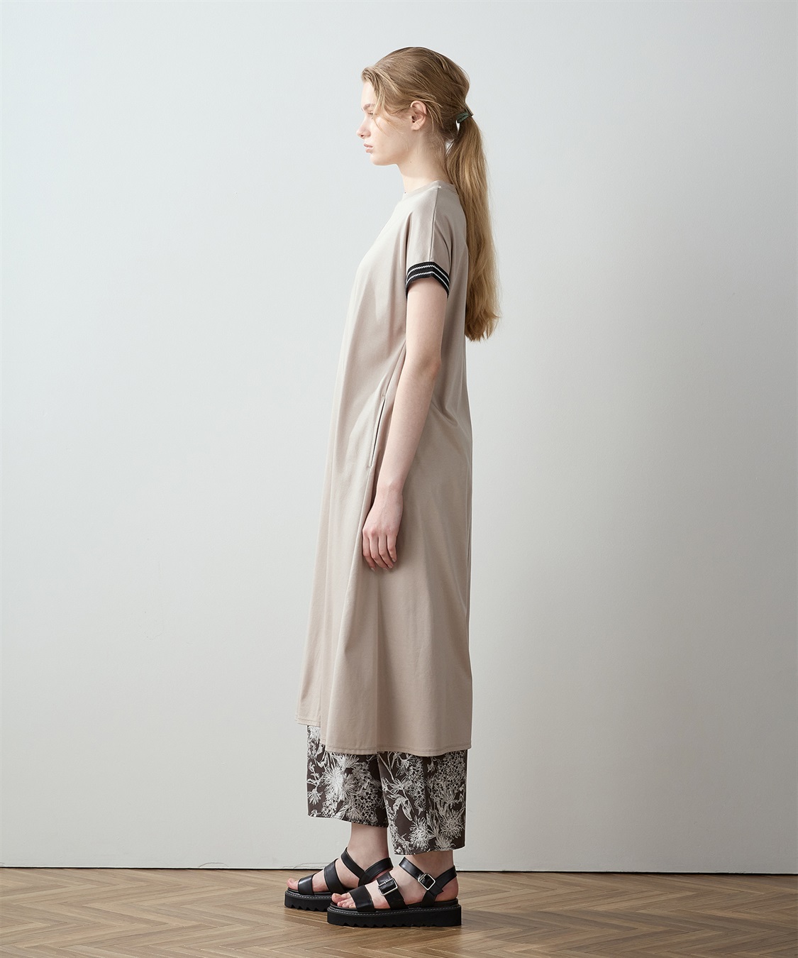 接触冷感】袖テープモックネックワンピース LE SOUK HOLIDAY｜クロス