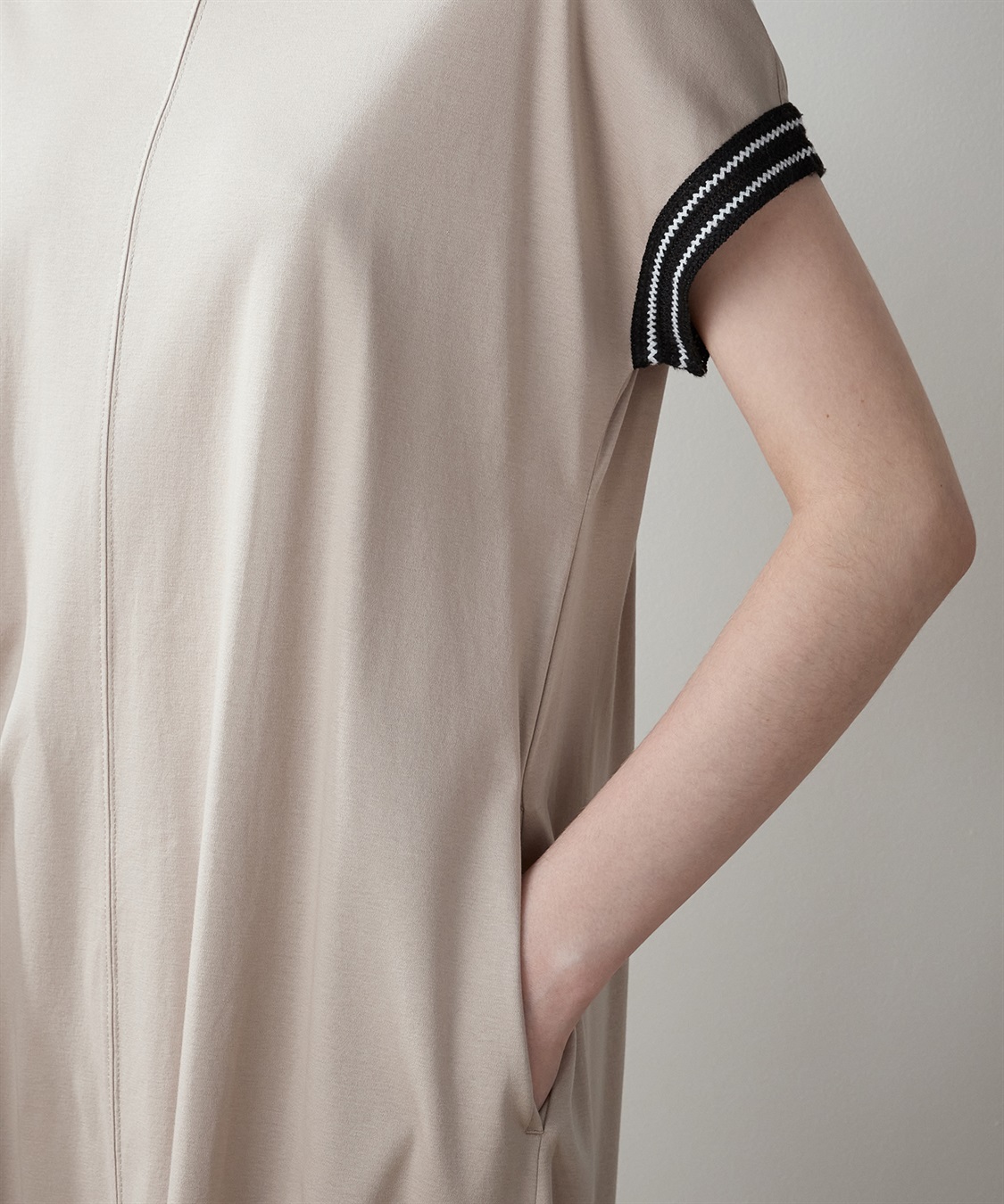 LE SOUK HOLIDAY 【接触冷感】袖テープモックネックワンピース_sub_5