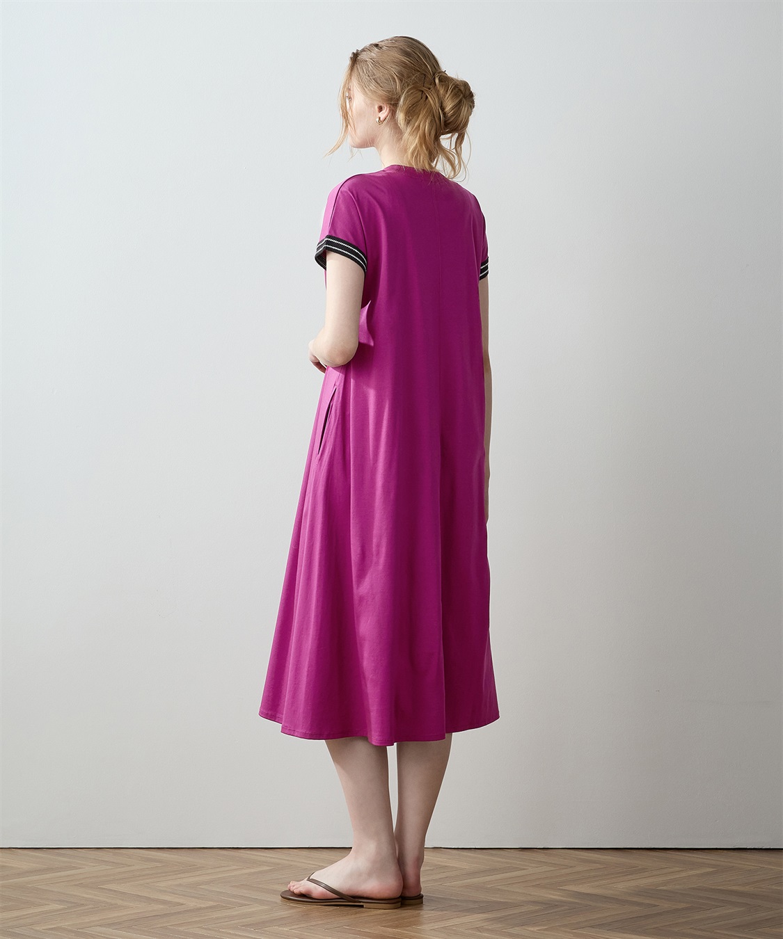 LE SOUK HOLIDAY 【接触冷感】袖テープモックネックワンピース_sub_12