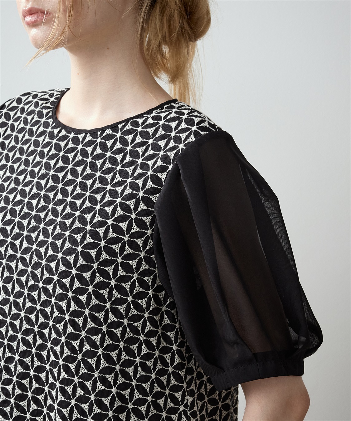 新品同ルスーク★レース刺繍ワンピース★38