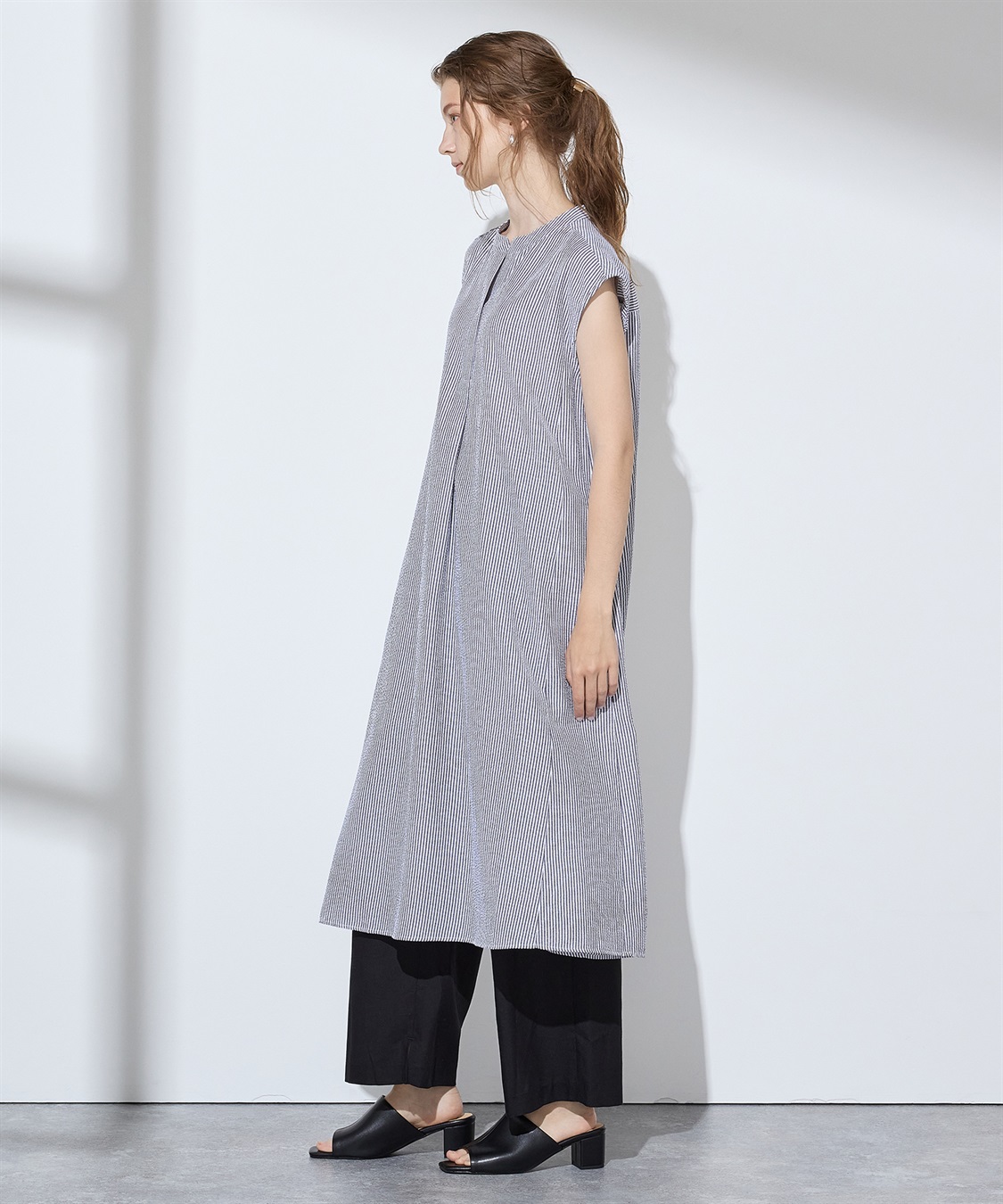 HOLIDAY 【ホリデー】リネンワンピース　ブラック HOLIDAY（ホリデイ）の「LINEN VOLUME STRAP DRESS リネン