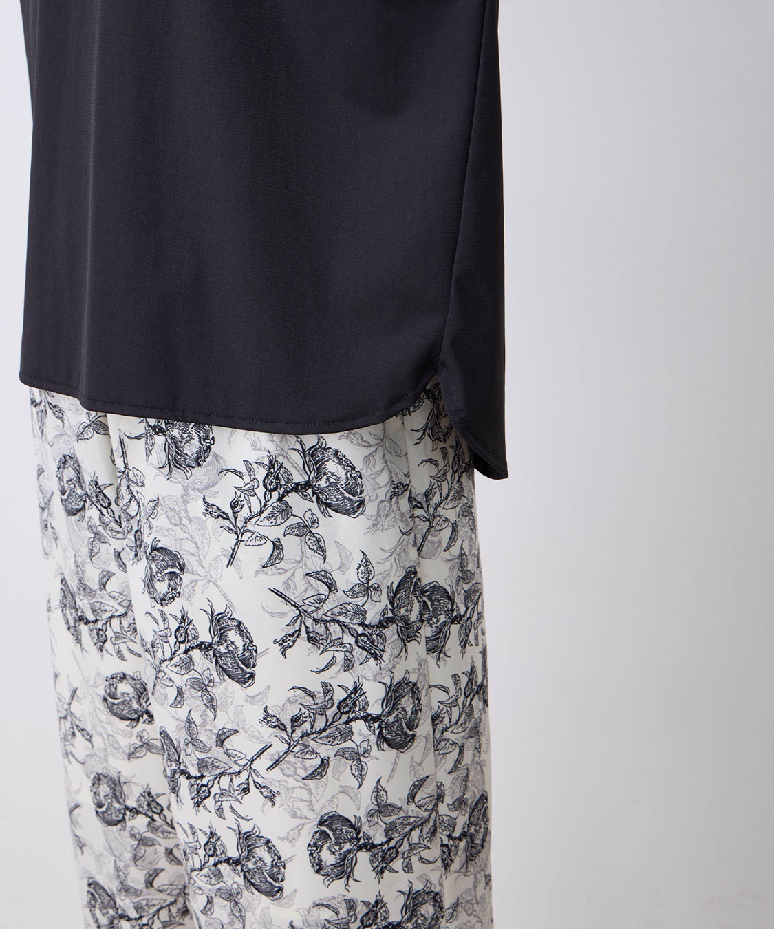 LE SOUK HOLIDAY 【接触冷感】Vネックトリコットプルオーバー_sub_17