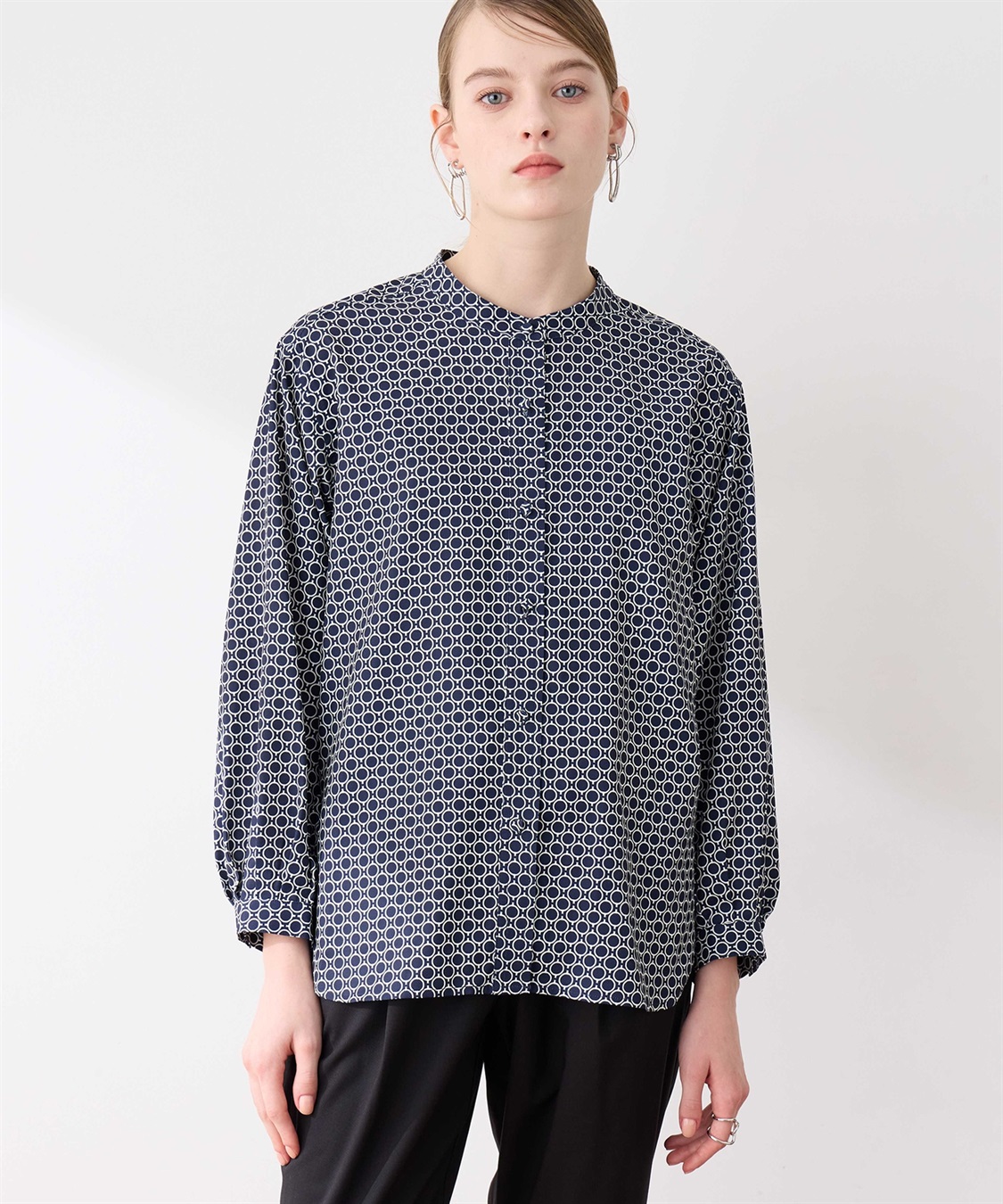 LE SOUK HOLIDAY 幾何学プリントバンドカラーブラウス_sub_3