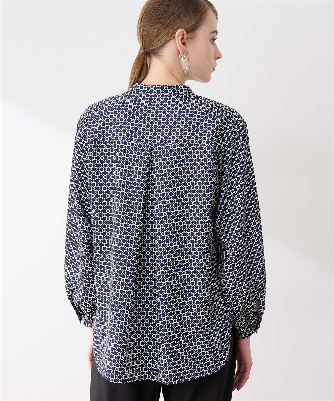 LE SOUK HOLIDAY 幾何学プリントバンドカラーブラウス_sub_5