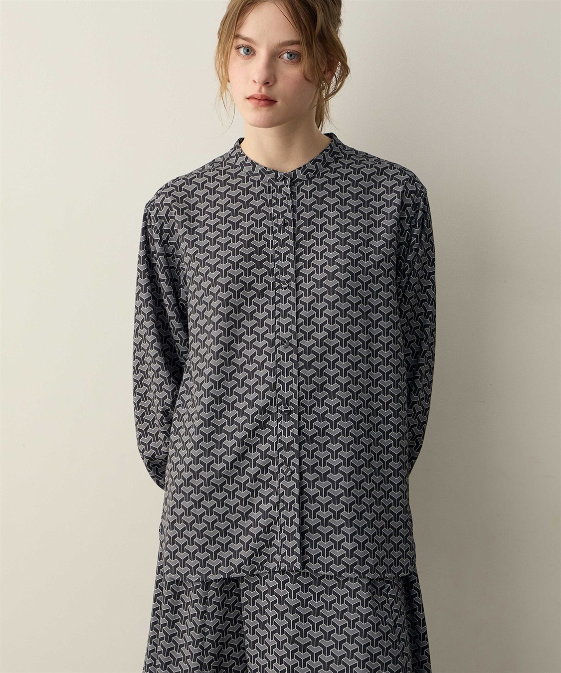 LE SOUK HOLIDAY 幾何学プリントバンドカラーブラウス_sub_6