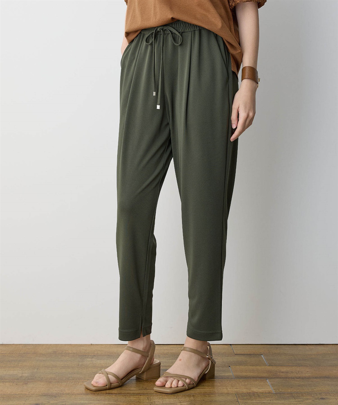 LE SOUK HOLIDAY 【イージーエレガンス】ストレッチタックテーパードパンツ【接触冷感・ウエストゴム・カットソー素材】_sub_1