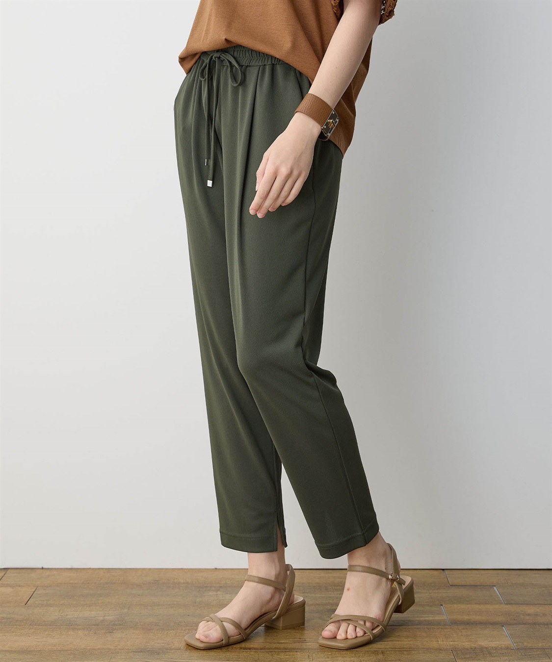 LE SOUK HOLIDAY 【イージーエレガンス】ストレッチタックテーパードパンツ【接触冷感・ウエストゴム・カットソー素材】_sub_2