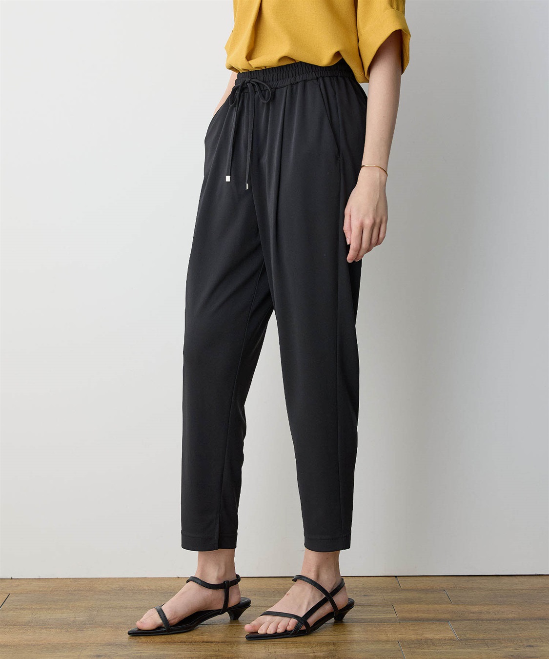 LE SOUK HOLIDAY 【イージーエレガンス】ストレッチタックテーパードパンツ【接触冷感・ウエストゴム・カットソー素材】_sub_4