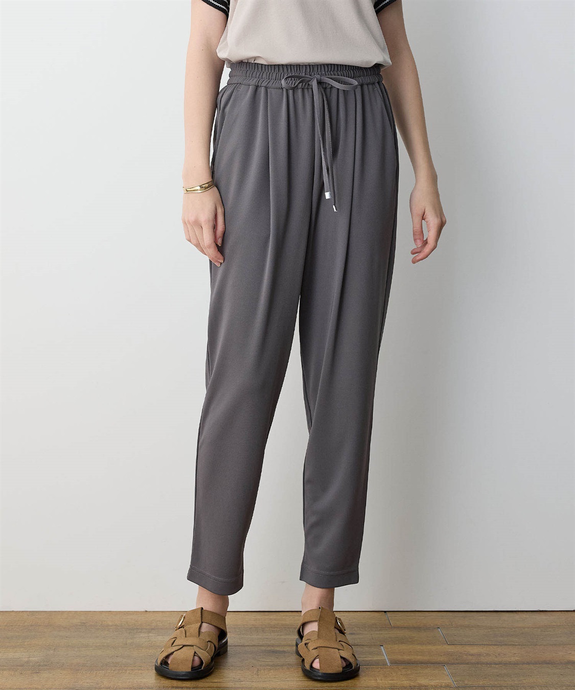 LE SOUK HOLIDAY 【イージーエレガンス】ストレッチタックテーパードパンツ【接触冷感・ウエストゴム・カットソー素材】_sub_6