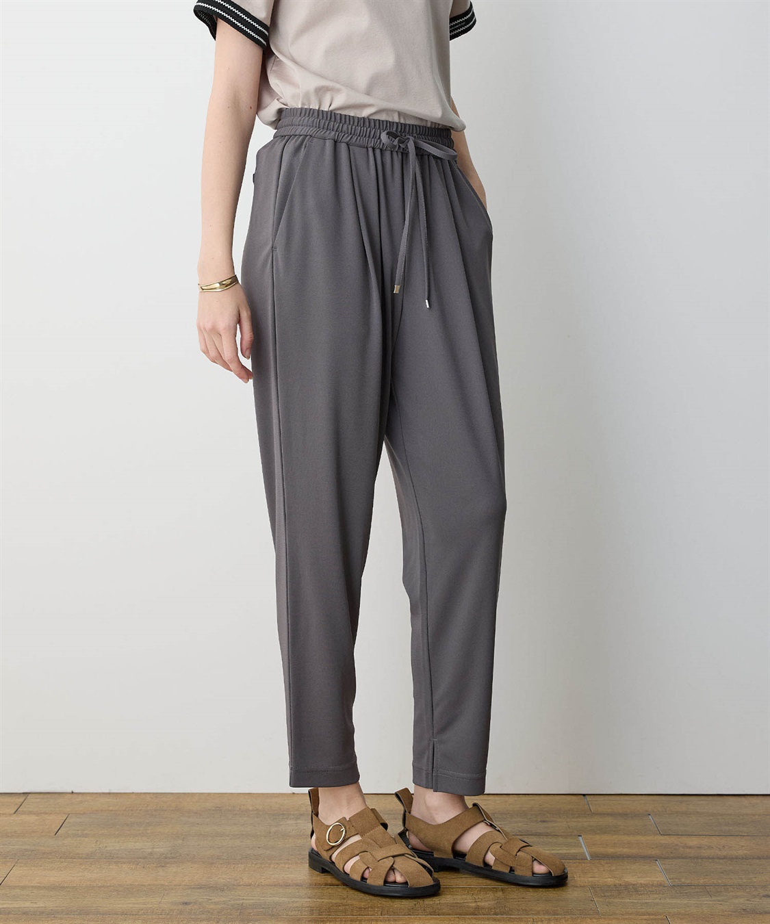 LE SOUK HOLIDAY 【イージーエレガンス】ストレッチタックテーパードパンツ【接触冷感・ウエストゴム・カットソー素材】_sub_8