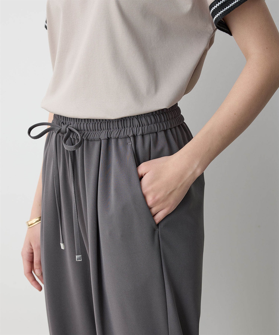 LE SOUK HOLIDAY 【イージーエレガンス】ストレッチタックテーパードパンツ【接触冷感・ウエストゴム・カットソー素材】_sub_17