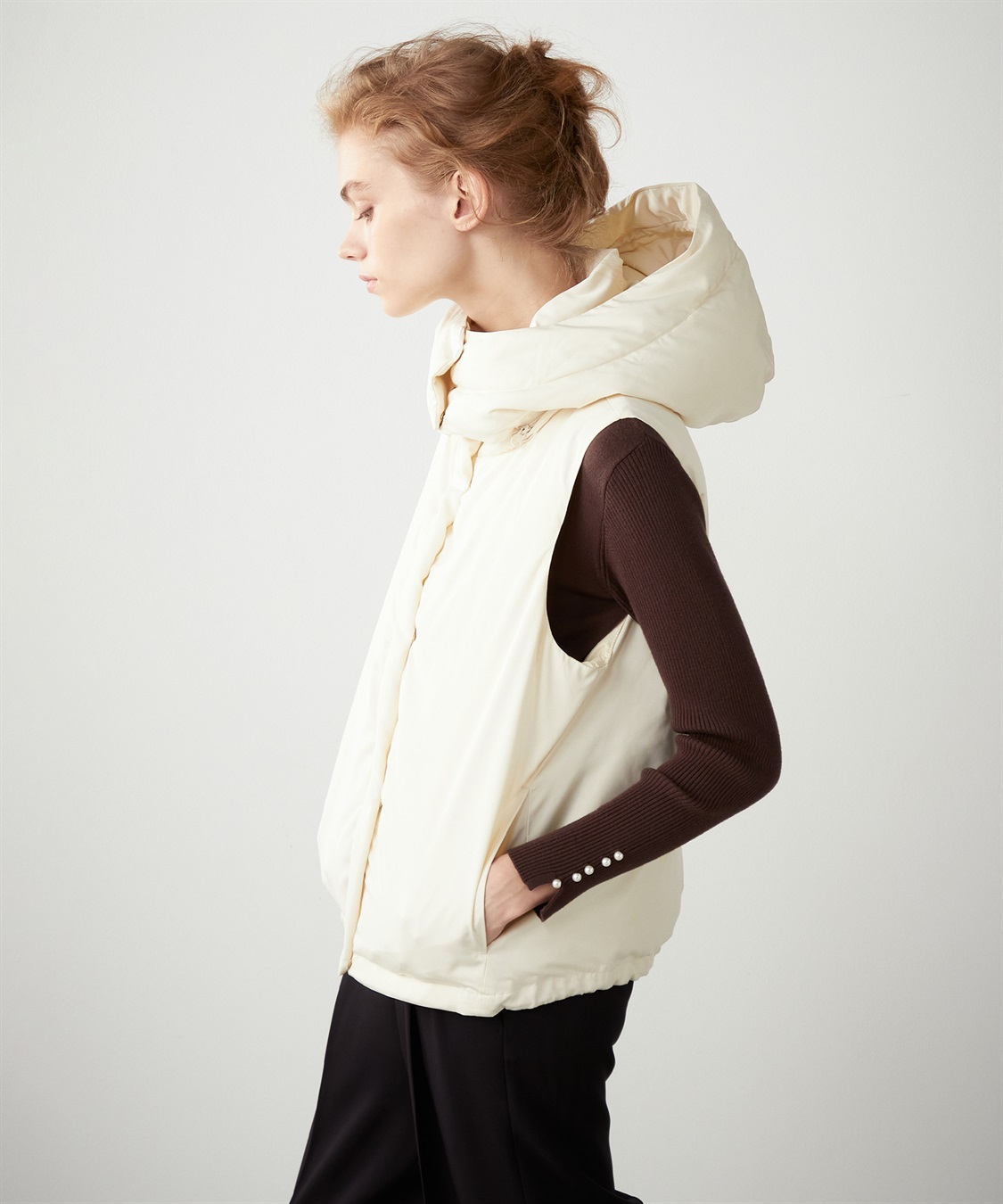 ベージュ ダウンベスト レザー ディテール グロッシーダウンベスト（ダウン・中綿ベスト）｜Spick and Span