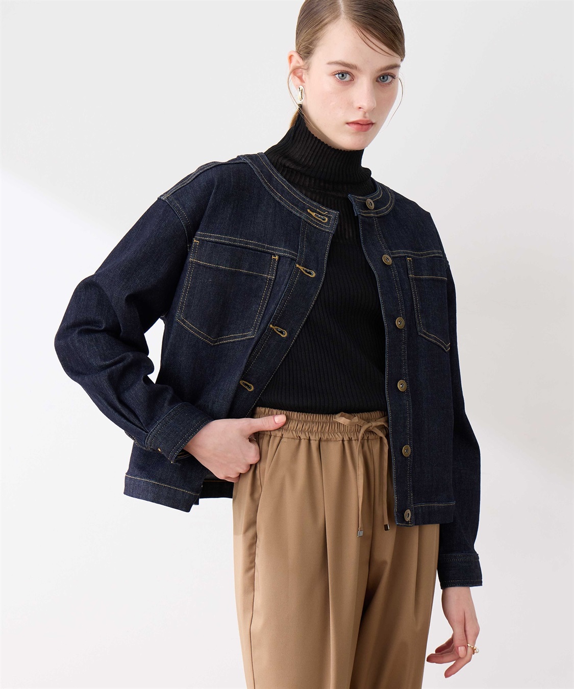 試着のみ　holiday パフスリーブ　デニムジャケット　ブラック HOLIDAY（ホリデイ）の「PUFF SLEEVE DENIM JACKET II