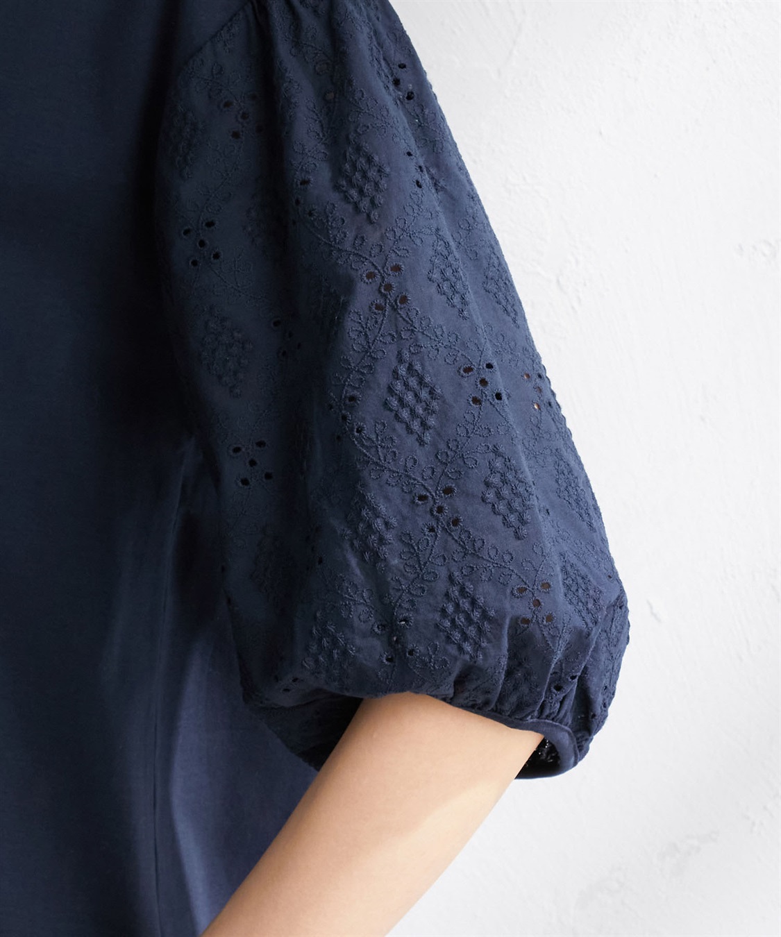 A/C DESIGN BY ALPHA CUBIC 【接触冷感】刺しゅうレースパフスリーブプルオーバー_sub_5