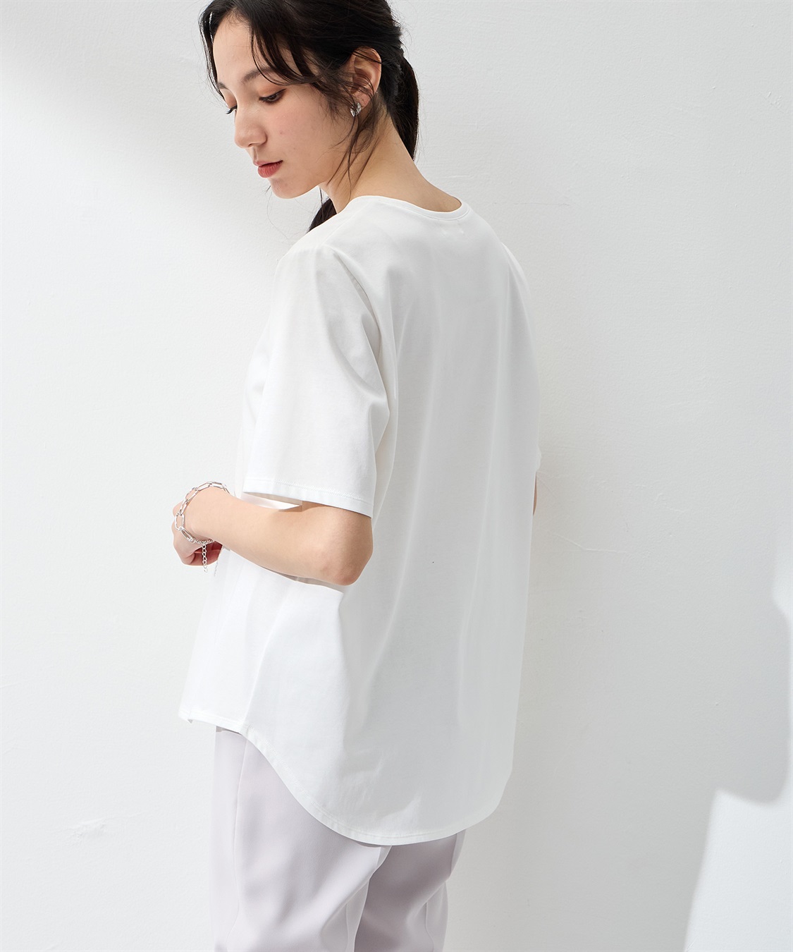 A/C DESIGN BY ALPHA CUBIC 【UVカット】ロゴプリントラウンドヘムTシャツ_sub_3