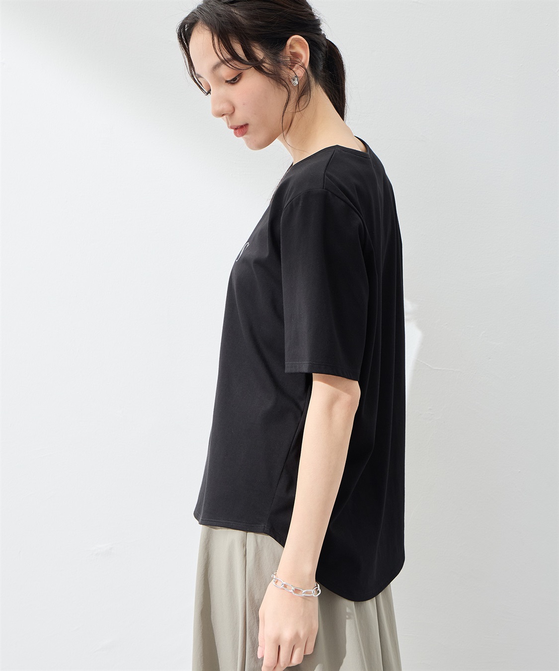 A/C DESIGN BY ALPHA CUBIC 【UVカット】ロゴプリントラウンドヘムTシャツ_sub_27