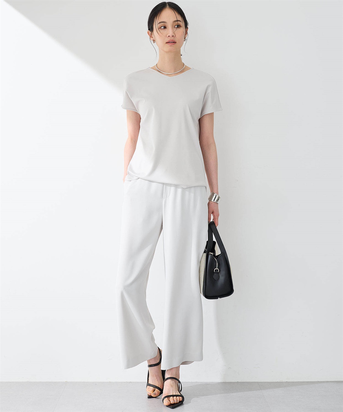 フレンチVネックTシャツ【すごツヤ・UVカット・接触冷感】 A/C