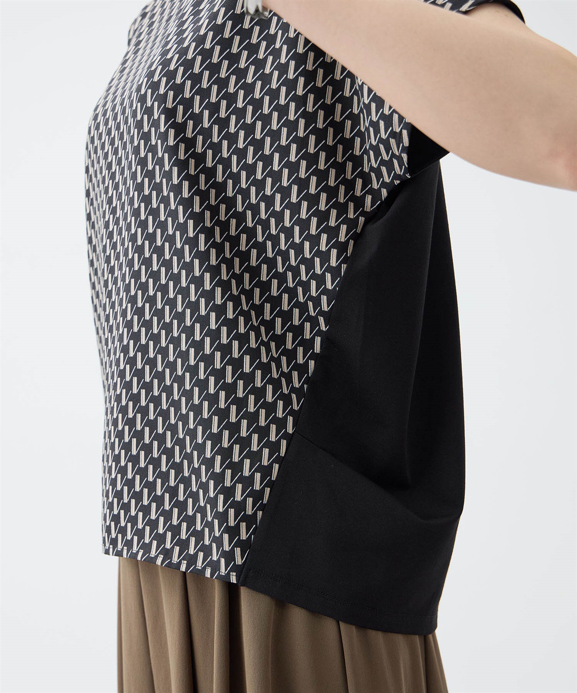 A/C DESIGN BY ALPHA CUBIC プリントドルマンプルオーバー【接触冷感・UVカット】_sub_15