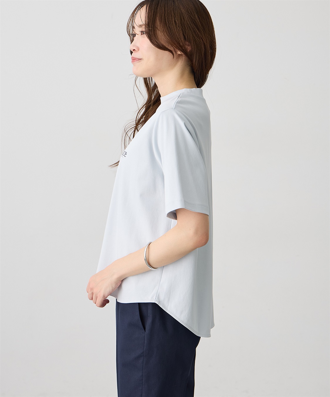 A/C DESIGN BY ALPHA CUBIC モックネック箔プリントロゴTシャツ【すごツヤ・接触冷感・UVカット】_sub_2