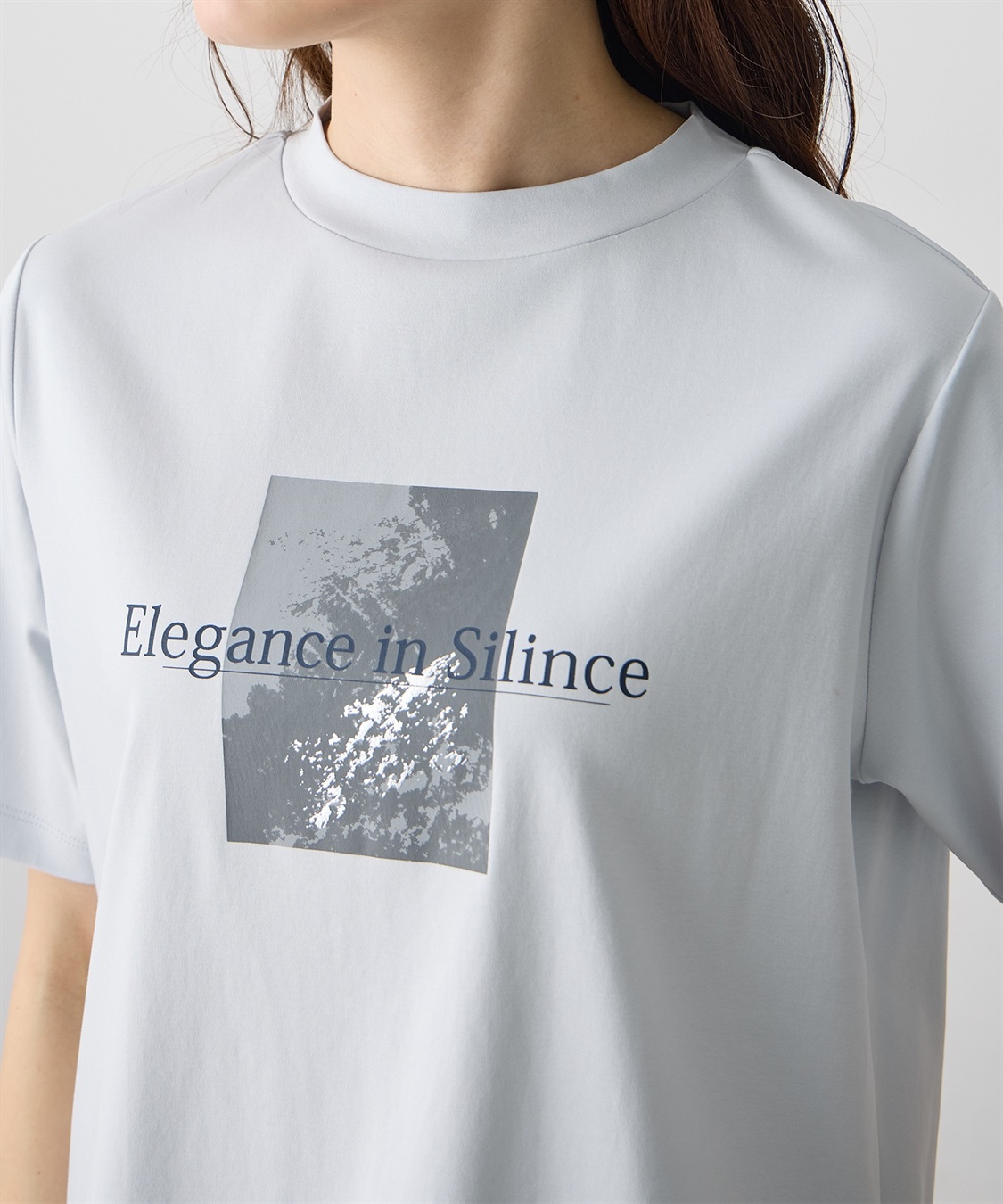 A/C DESIGN BY ALPHA CUBIC モックネック箔プリントロゴTシャツ【すごツヤ・接触冷感・UVカット】_sub_9