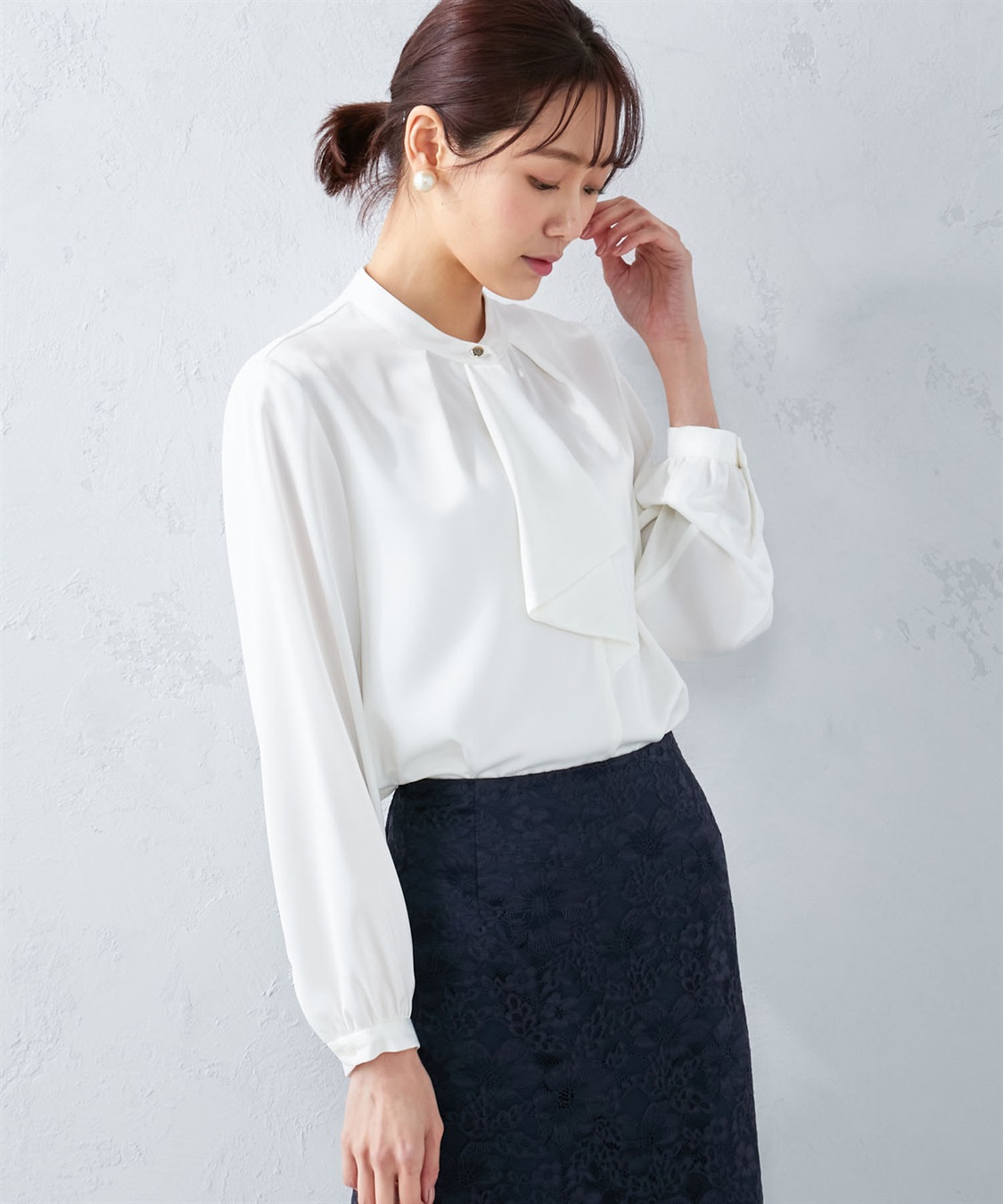 kubosanmade 白ブラウス 強撚2wayキュプラコットンスキッパーブラウス｜BIGI online