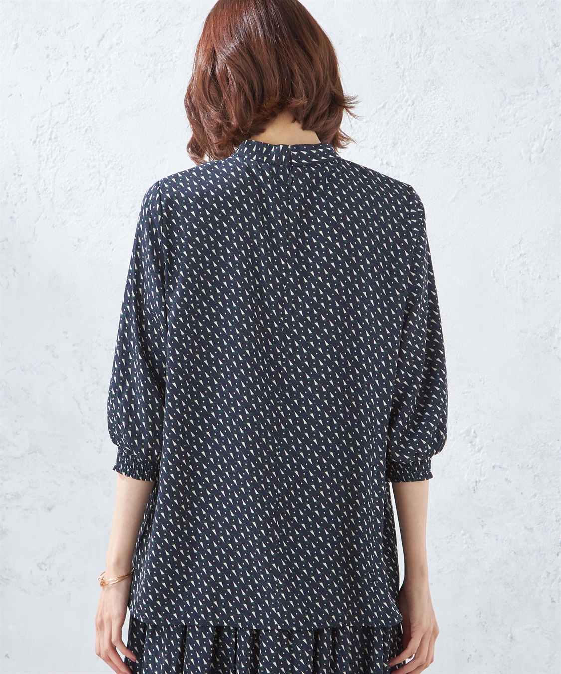 A/C DESIGN BY ALPHA CUBIC 【接触冷感】幾何プリントフリルブラウス_sub_2