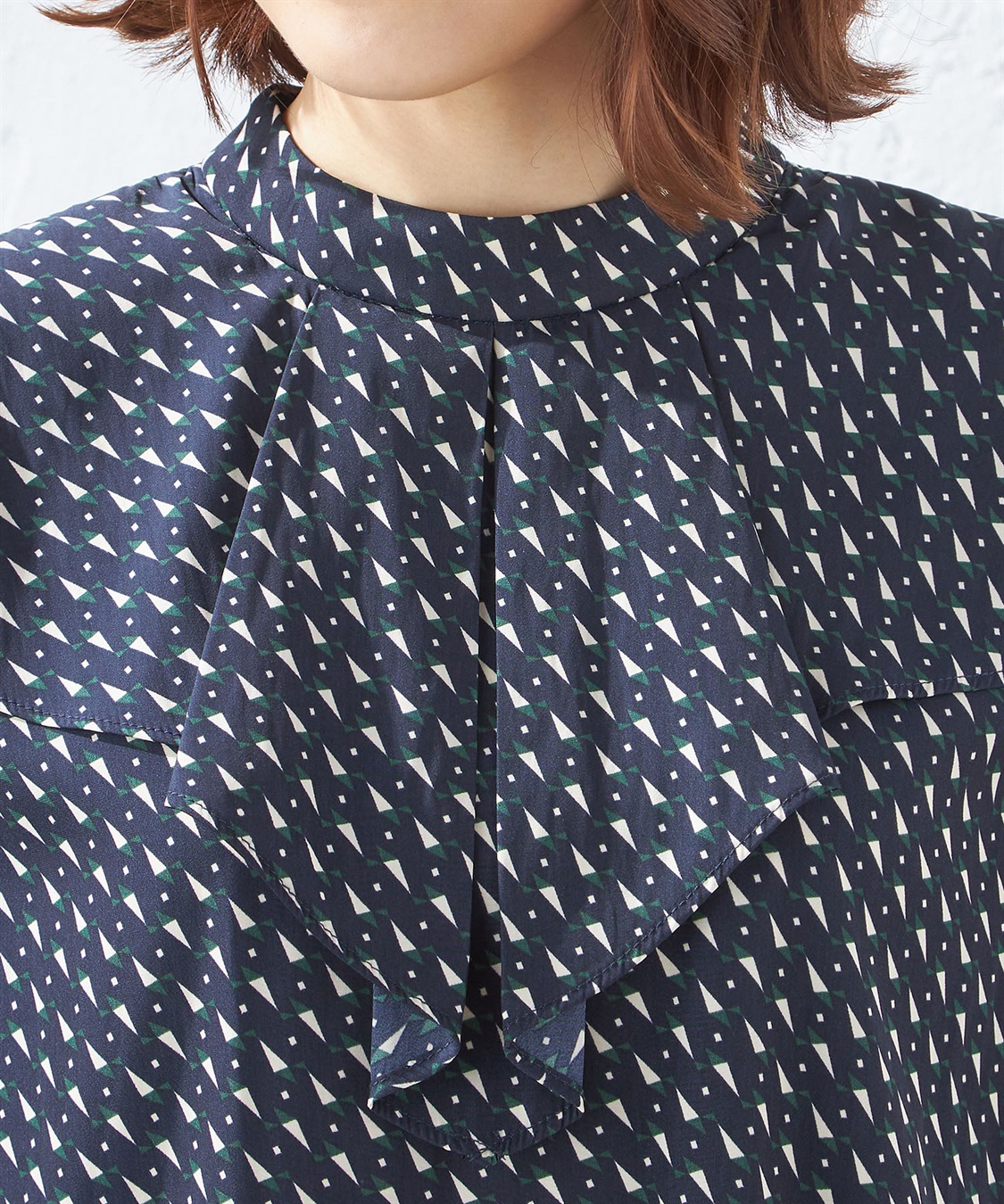 A/C DESIGN BY ALPHA CUBIC 【接触冷感】幾何プリントフリルブラウス_sub_3