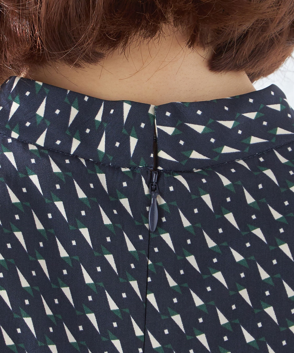 A/C DESIGN BY ALPHA CUBIC 【接触冷感】幾何プリントフリルブラウス_sub_4