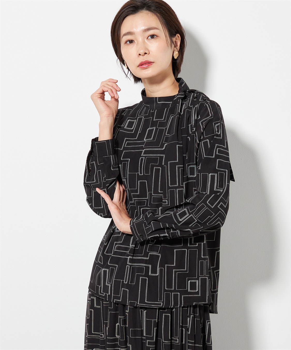 A/C DESIGN BY ALPHA CUBIC 幾何プリントボウタイブラウス_sub_1