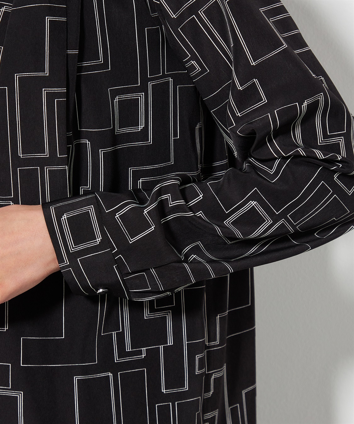 A/C DESIGN BY ALPHA CUBIC 幾何プリントボウタイブラウス_sub_5