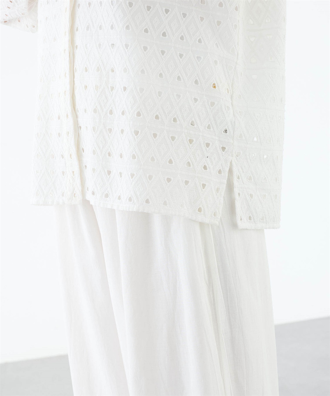 A/C DESIGN BY ALPHA CUBIC 総刺しゅうシャツブラウス_sub_11