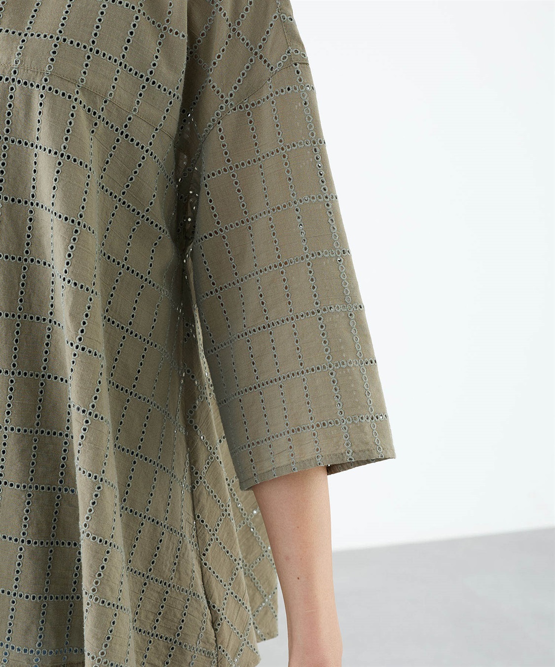 A/C DESIGN BY ALPHA CUBIC スクエア刺しゅうブラウス_sub_15