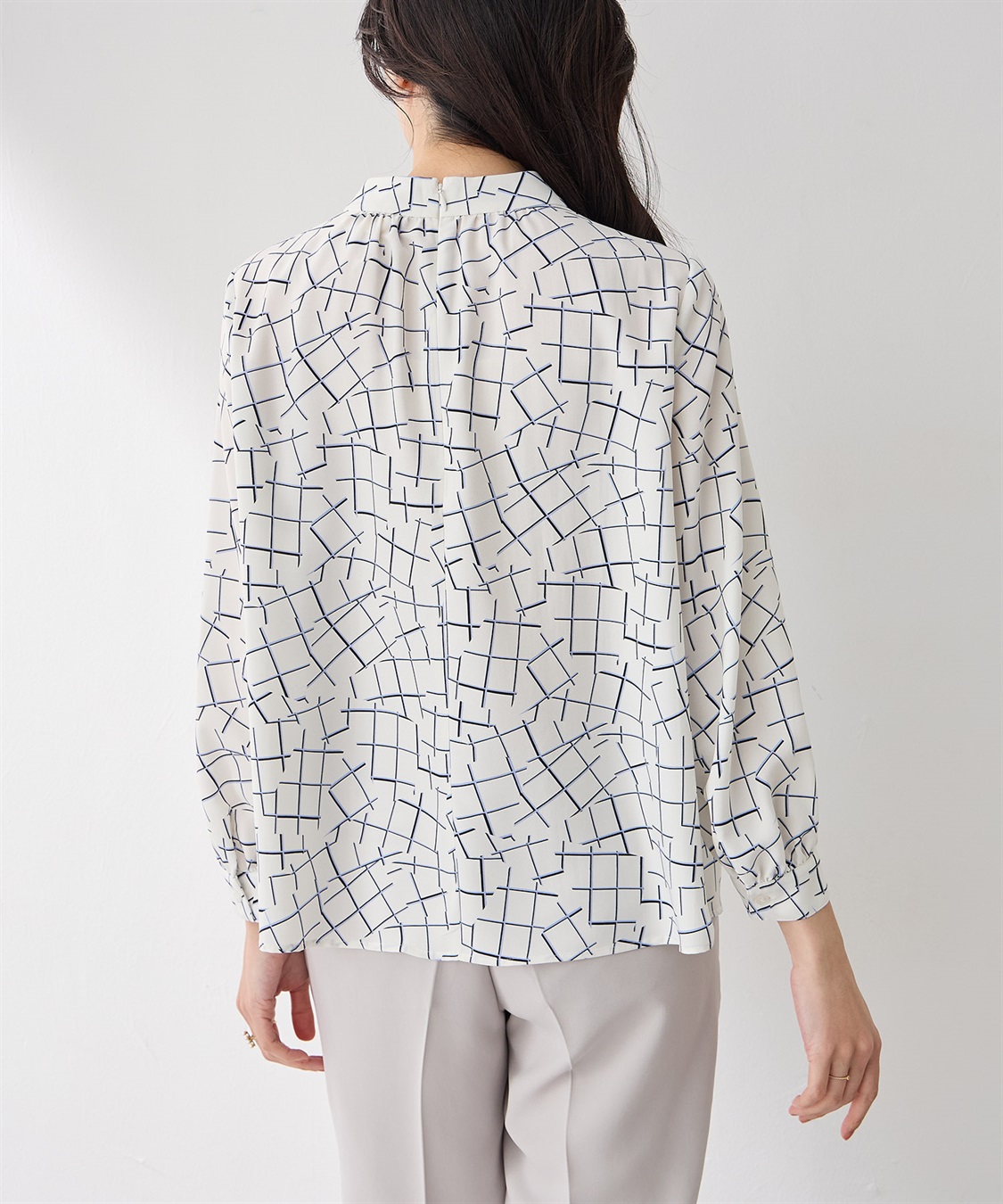 A/C DESIGN BY ALPHA CUBIC 【アルコラージュ】幾何チェックプリントブラウス_sub_3