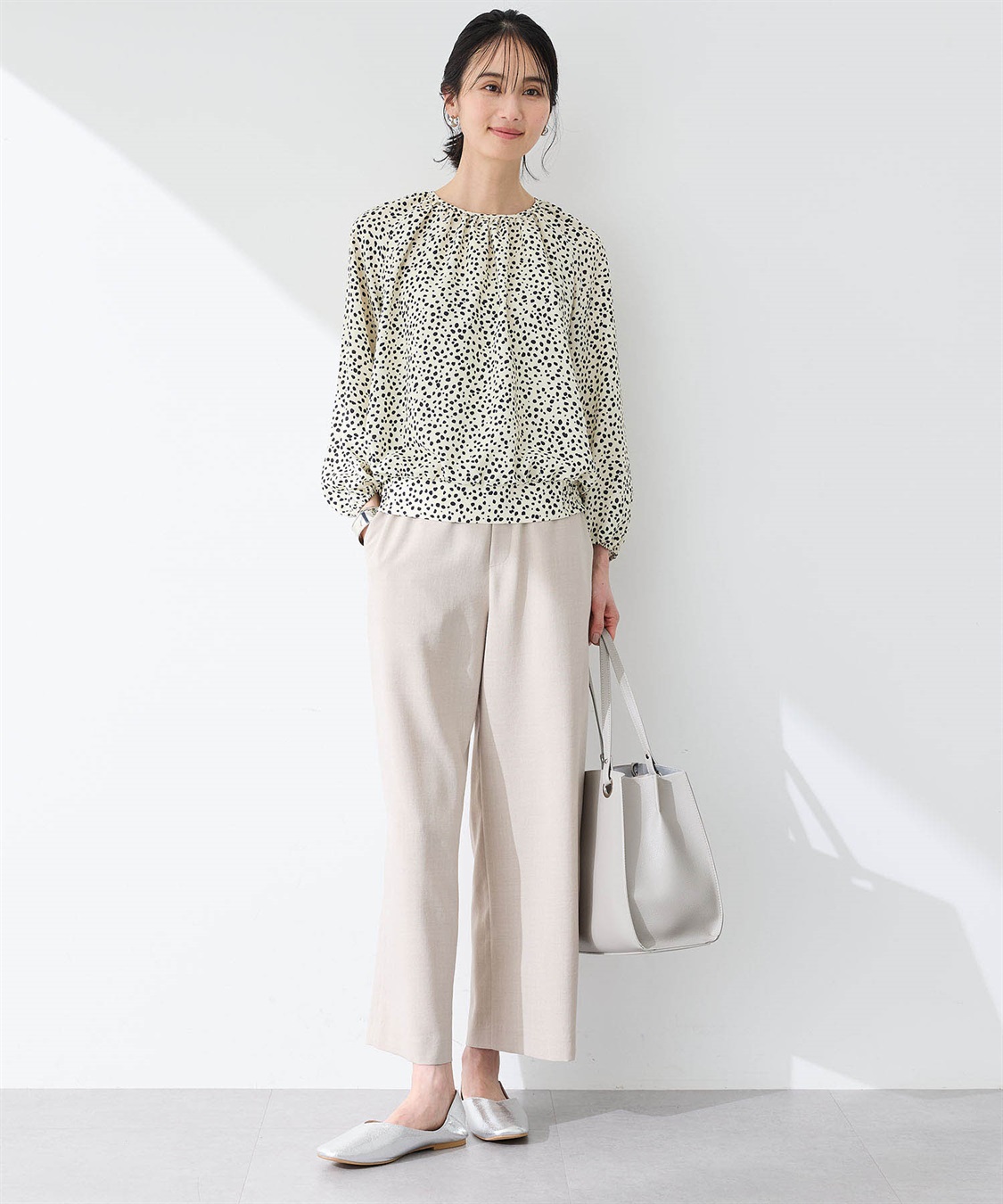 美品　クロスアンドクロス　フリル ベージュ ブラウス マルチウェイクロスフリルブラウス [C7239] | トップス全品送料