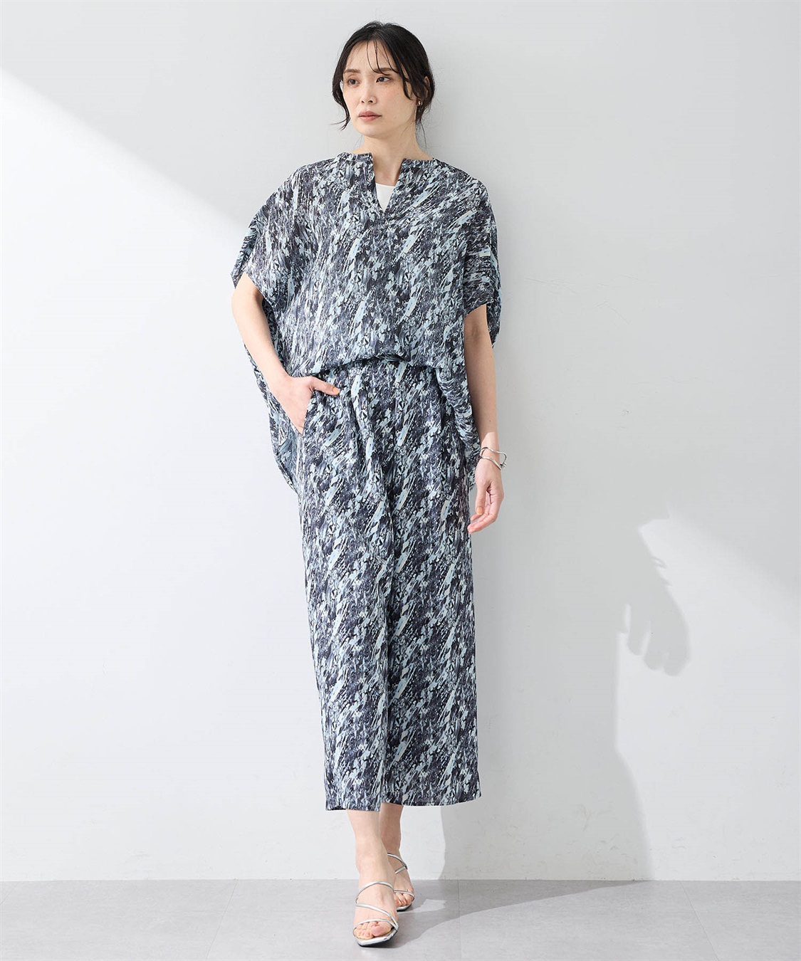 A/C DESIGN BY ALPHA CUBIC 【アルコラージュ】幾何プリントギャザースリーブブラウス_sub_7