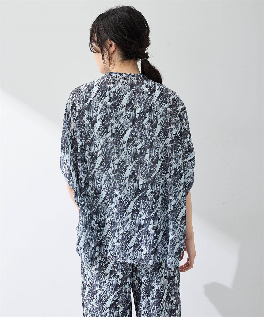 A/C DESIGN BY ALPHA CUBIC 【アルコラージュ】幾何プリントギャザースリーブブラウス_sub_12