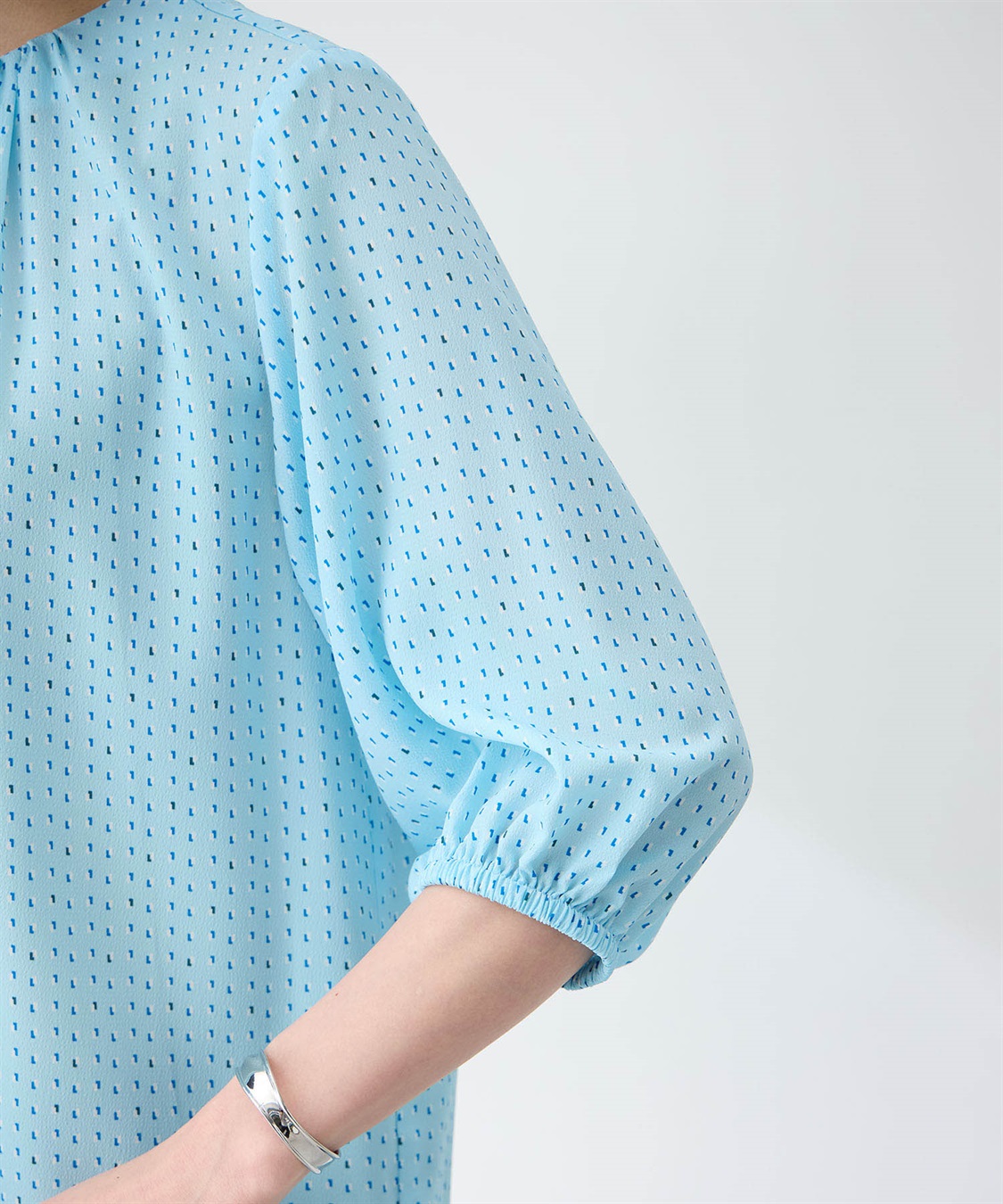 A/C DESIGN BY ALPHA CUBIC 【アルコラージュ】プリントギャザーブラウス_sub_18