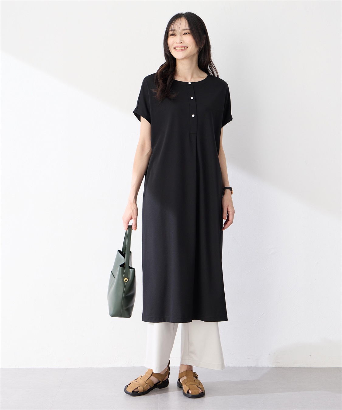 ヘンリーネック風カットワンピース A/C DESIGN BY ALPHA CUBIC｜クロス