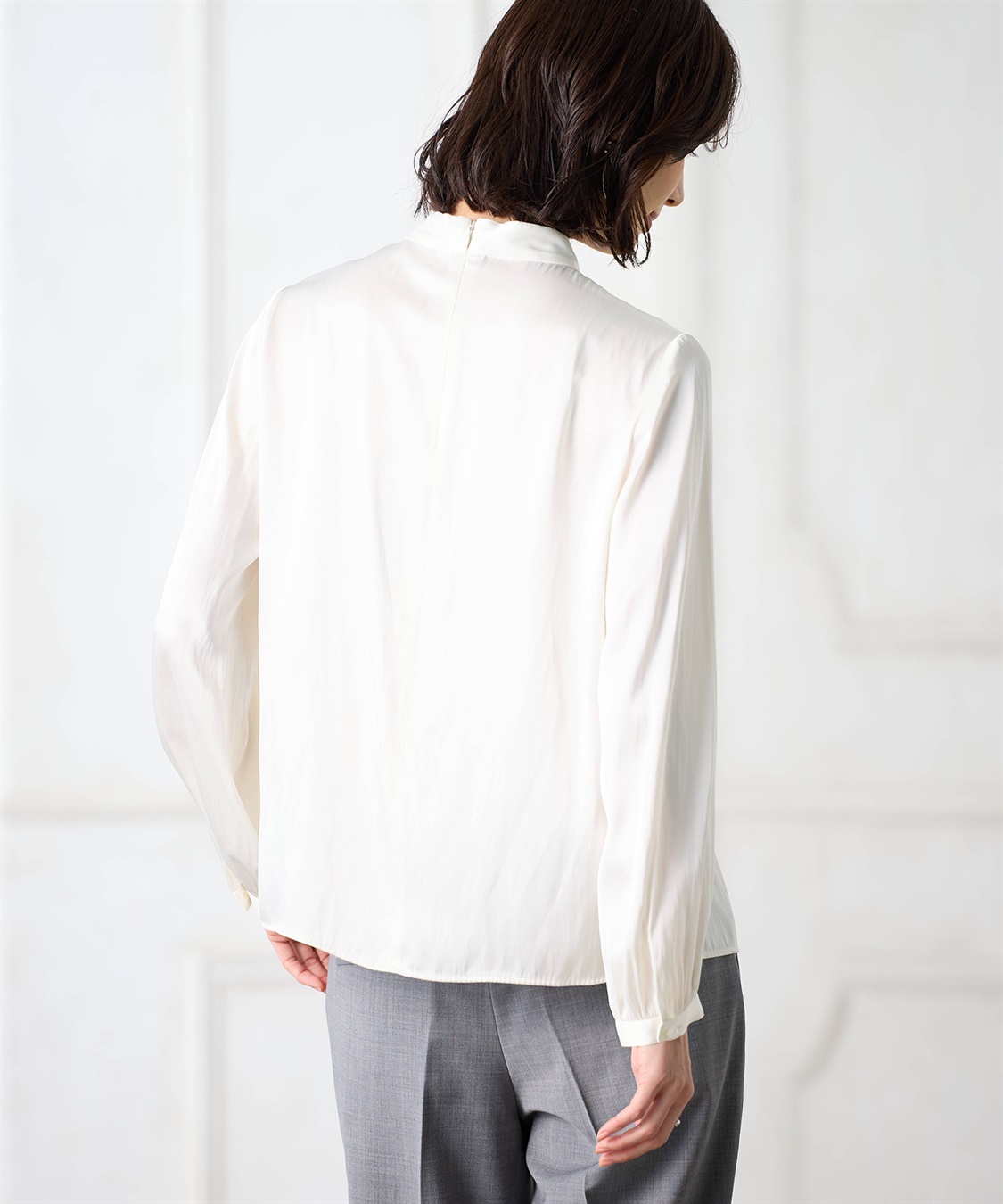 Riho　1211 シワになりにくい》シルキーサテン2WAYタックブラウス CROSS FUNCTION